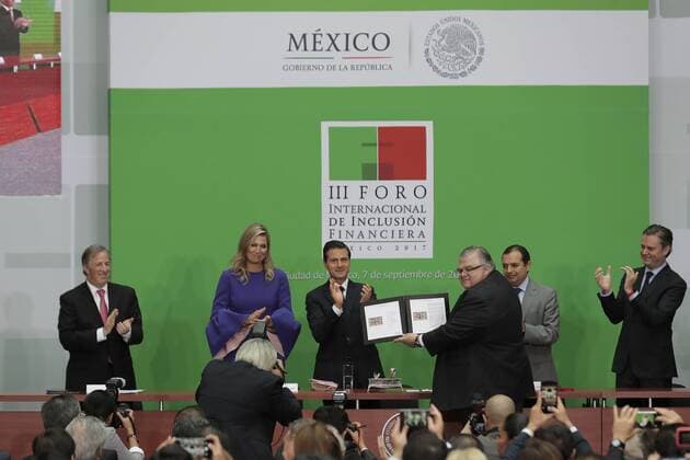 Königin Maxima in Mexiko Stadt September 7, 2017 - EUM20170907NAC17.JPG.CIUDAD DE MEXICO PresidentPresidente-EPN.- Jose Antonio Meade, Maxima Zorreguieta, Enrique Pena Nieto, Agustin Carstens Carstens, Ernesto Cordero y Aurelio Nuno durante la inauguracion del Tercer Foro Internacional de Inclusion Financiera Mexico 2017, 7 de septiembre de 2017, Palacio Nacional. Foto: Agencia EL UNVIERSALAlejandro AcostaJMA.  - ZUMAu78_ 20170907_zaf_u78_047 Copyright: xElxUniversalx