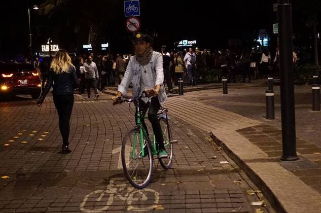 (170908) -- MEXICO CITY, Sept. 8, 2017 -- A man rides a bike after an earthquake jolted Mexico City, capital of Mexico, on Sept. 8, 2017. A powerful earthquake measuring 8.0 on the Richter scale struck off Mexico s southern coast on late Thursday, the United States Geological Survey (USGS) said. ) MEXICO-MEXICO CITY-ENVIRONMENT-EARTHQUAKE DavidxdexlaxPaz 