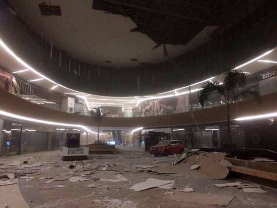 (170908) -- CHIAPAS, Sept. 8, 2017 -- Photo taken on Sept. 8, 2017 shows debris and damages in a mall after an earthquake jolted Tuxtla Gutierrez, Chiapas state, Mexico. A powerful earthquake measuring 8.0 on the Richter scale uck off Mexico s southern coast on late Thursday, the United States Geological Survey (USGS) said. ) MEXICO-CHIAPAS-ENVIRONMENT-EARTHQUAKE STR 