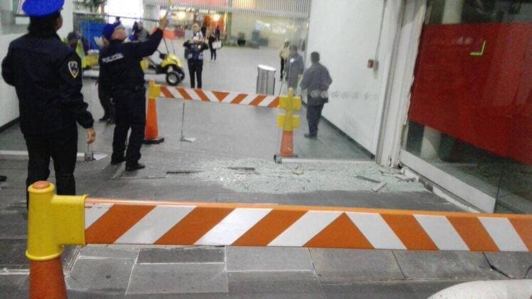 (170908) -- MEXICO CITY, Sept. 8, 2017 -- Policemen guard at the Mexico City International Airport after an earthquake jolted Mexico City, capital of Mexico, on Sept. 8, 2017. A powerful earthquake measuring 8.0 on the Richter scale uck off Mexico s southern coast on late Thursday, the United States Geological Survey (USGS) said. ) MEXICO-MEXICO CITY-ENVIRONMENT-EARTHQUAKE STR 