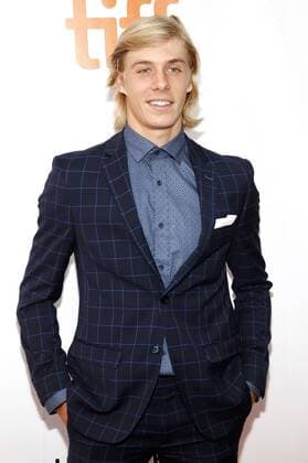 Canadian Tennis Player Denis Shapovalov attending The Borg McEnroe Premiere during The 42nd Toronto International Film Festival AT Thomson Hall ON September 07 2017 in Toronto Canada Foto:xR.xWagnerx xFuturexImage