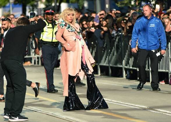 Lady Gaga poses in the street for fans as she arrives at the world premiere of the documentary Gaga: Five Foot Two at the Princess of Wales Theatre during the Toronto International Film Festival in Toronto, Canada on September 8, 2017.  TOR2017090806 CHRISTINExCHEW