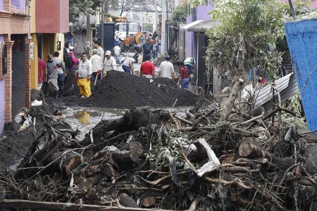 September 8 2017 EUM20170908ACT02 JPG CIUDAD DE MEXICO Rains Lluvias CDMX 8 de septiembre de 2017 Recorrido por las calles de la delegacion Xochimilco al sur de esta capital donde se aprecian las afecciones que dejaron las recientes lluvias en la ciudad Foto Agencia EL UNIVERSAL Luis Cortes EVZ  - ZUMAu78_ 20170908_zaf_u78_155 Copyright: xLuisxCortesx