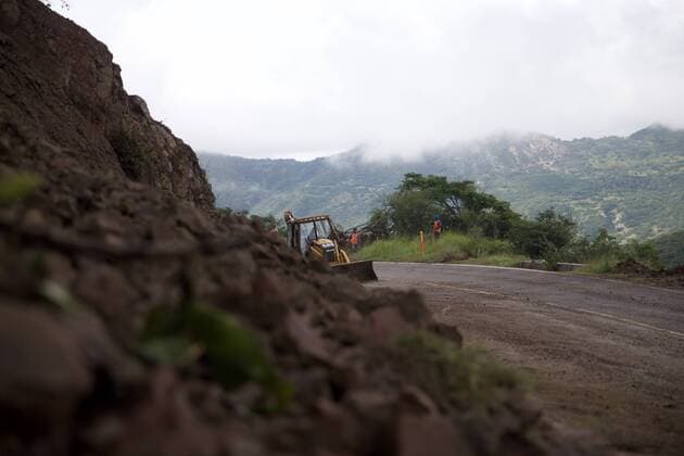 (170909) -- OAXACA (MEXICO), Sept. 9, 2017 -- Rescuers work at a landslide site after an earthquake in Oaxaca state, Mexico, on Sept. 8, 2017. A powerful earthquake measuring 8.2 on the Richter scale struck off Mexico s southern coast late Thursday night, killing at least 61 people. ) MEXICO-OAXACA-EARTHQUAKE-AFTERMATH DanxHang 