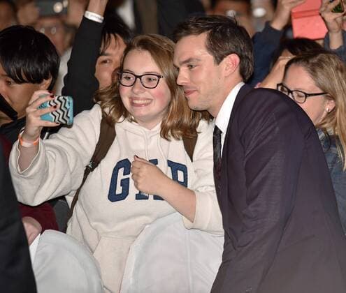 Nicholas Hoult poses for a selfie with fans as he arrives for the world premiere of The Current War at the Princess of Wales Theatre during the Toronto International Film Festival in Toronto, Canada on September 9, 2017.  TOR2017090917 CHRISTINExCHEW