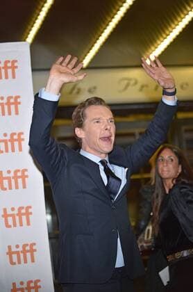 Benedict Cumberbatch waves to fans on his way into the Princess of Wales Theatre for the world premiere of The Current War during the Toronto International Film Festival in Toronto, Canada on September 9, 2017.  TOR2017090909 CHRISTINExCHEW