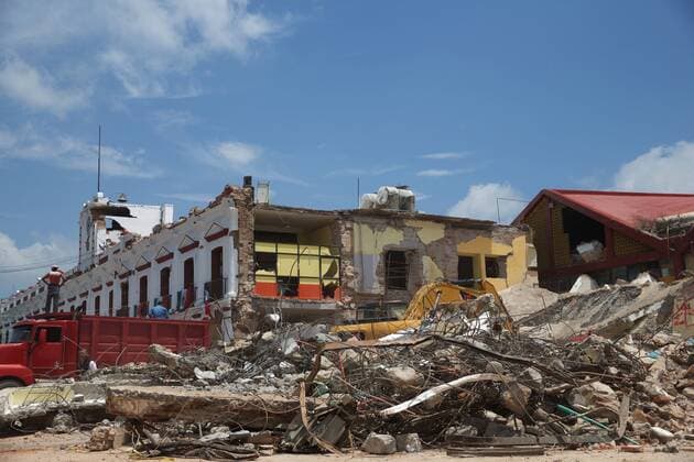 (170910) -- JUCHITAN (MEXICO), Sept. 10, 2017 -- A building collapse site is seen after an earthquake hit in Juchitan, Oaxaca state, Mexico, Sept. 9, 2017. A powerful earthquake measuring 8.2 on the Richter scale struck off Mexico s southern coast late Thursday night, killing 90 people. ) MEXICO-OAXACA-JUCHITAN-EARTHQUAKE DanxHang 