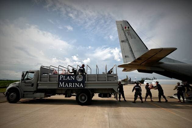 Bilder des Tages Erdbeben in Mexiko - Hilfslieferungen erreichen Oaxaca September 10, 2017 - EUM20170910NAC09.JPG.IXTEPEC, Oax. ProvisionsViveres-Oaxaca.- Llegada de los viveres a la Base Aerea 2 en Ixtepec, Oaxaca, 9 de septiembre de 2017. Foto: Agencia EL UNIVERSAL Yadin XolalpaMAVC  - ZUMAu78_ 20170910_zaf_u78_011 Copyright: xElxUniversalx
