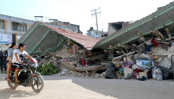 Quake destruction a nightmare for Mexican town People pass by the rubble of a collapsed clothing store in Juchitan, a town in southern Mexico s Oaxaca, on Sept. 9, 2017, two days after the strongest earthquake to hit the country since 1985. Oaxaca state bore the brunt of casualties and damage caused by the magnitude-8.1 quake. 