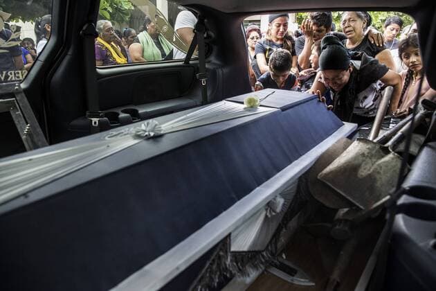 September 10, 2017 - EUM20170910NAC16.JPG.JUCHITAN, Oax. FuneralFuneral-Policia.- 10 de septiembre de 2017, funeral de Juan Jimenez, el policia que fue rescatado de los escombros del palacio municipal Juchitan, esto debido al terremoto que sufrio Oaxaca la noche del 7 de septiembre de 2017. Foto: Agencia EL UNIVERSALChristopher Rogel BlanquetMAVC  - ZUMAu78_ 20170910_zaf_u78_049 Copyright: xElxUniversalx