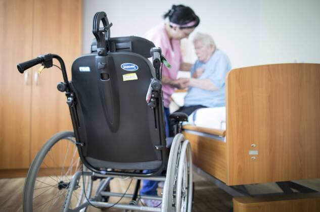 a Altenpflegerin helps a Inhabitant in a Geriatric nursing home out the Bed 04 08 2017 Eberswalde Finow Eberswalde Finow Germany Copyright: xIngaxKjer photothek.netx