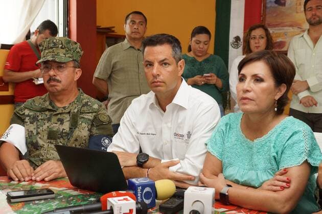 September 10 2017 EUM20170910NAC37 JPG JUCHITÃN Oax Seism Sismo Oaxaca 10 de septiembre 2017 El gobernador de Oaxaca Alejandro Murat y la titular de la Secretaria de Desarrollo Agrario Territorial y Urbano Sedatu Rosario Robles en una conferencia ofrecida este domingo sobre las afectaciones del sismo de 8 2 del pasado jueves Foto Agencia EL UNIVERSAL RCC  - ZUMAu78_ 20170910_zaf_u78_093 Copyright: xEdwinxHernandezx