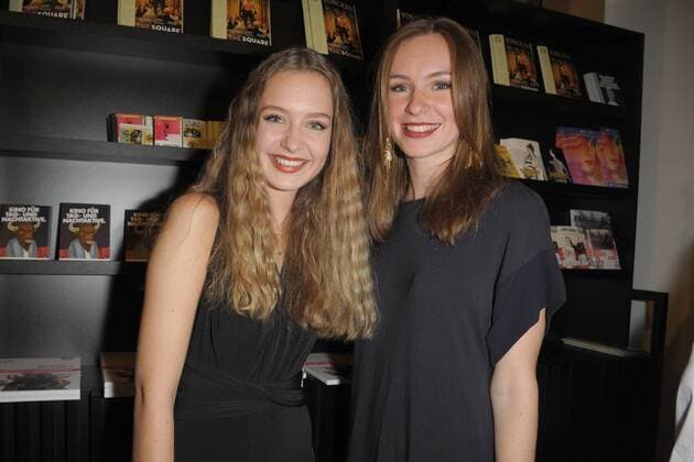 Mathilde Storm with Sister Hanna Arrival to Premiere from the Loewenmaedchen in Cinema Delphi LUX in Berlin at 12 09 2017