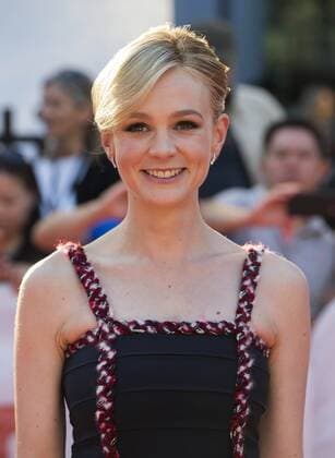 (170913) -- TORONTO, Sept. 13, 2017 -- Actress Carey Mulligan poses for photographs at the international premiere of the film Mudbound at Roy Thomson Hall during the 2017 Toronto International Film Festival in Toronto, Canada, Sept. 12, 2017. ) (djj) CANADA-TORONTO-TIFF- MUDBOUND ZouxZheng 