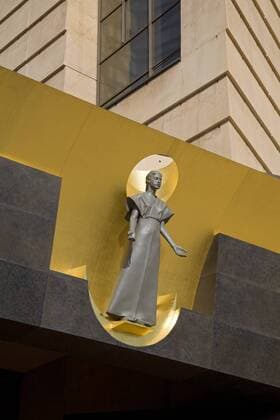 Architektur von Rafael Moneo Robert Graham s The Virgin Mary at the Cathedral of Our Lady of the Angels by architect Rafael Moneo, Downtown Los Angeles, California, USA PeterxBennett Vertical 900_14_ca16946