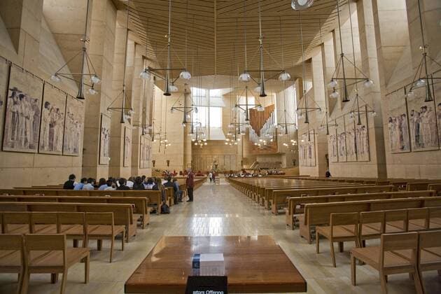 Architektur von Rafael Moneo The interior of the Cathedral of Our Lady of the Angels by architect Rafael Moneo, Downtown Los Angeles, California, USA PeterxBennett horizontal 900_14_ca16950