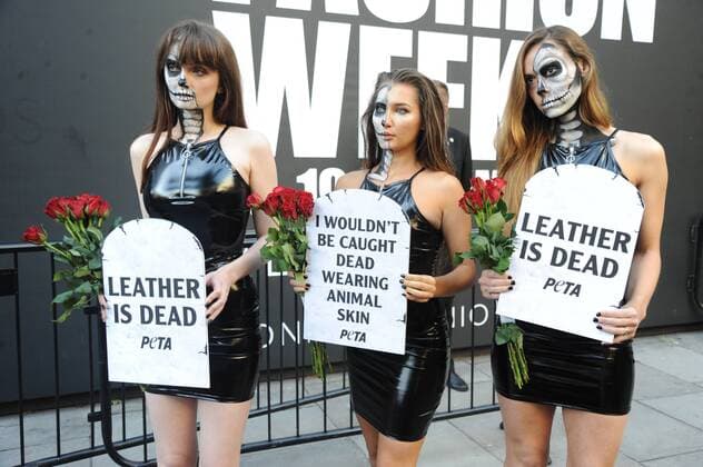 Peta hold a demonstration outside at London Fashion Week in London. SEPTEMBER 15th 2017  TSTx172094