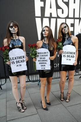 Peta hold a demonstration outside at London Fashion Week in London. SEPTEMBER 15th 2017  TSTx172094