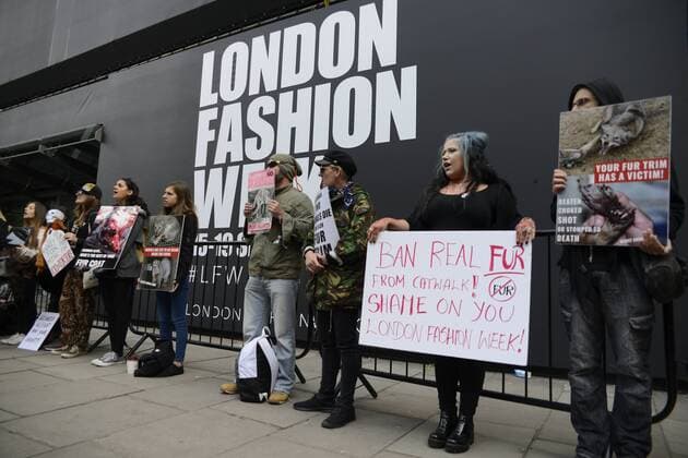 September 15, 2017 - London, United Kingdom - An animalist protest takes place outside the BFC Showspace in Central London, on September 15, 2017. The demonstrators protested against the animal oppression in the fashion industry. London United Kingdom  - ZUMAn230 20170915_zaa_n230_114 Copyright: xAlbertoxPezzalix