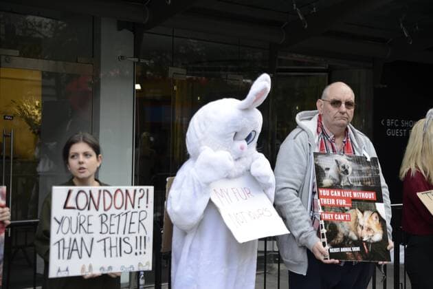 September 15, 2017 - London, United Kingdom - An animalist protest takes place outside the BFC Showspace in Central London, on September 15, 2017. The demonstrators protested against the animal oppression in the fashion industry. London United Kingdom  - ZUMAn230 20170915_zaa_n230_118 Copyright: xAlbertoxPezzalix