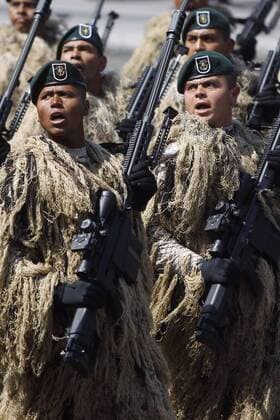 Members of Mexican Armed Forces take part in a parade part of the celebrations of the 207th anniversary of Mexican Independence, in Mexico City, Mexico, 16 September 2017. Mexico celebrates its 207th indepencence anniversary from Spain on 16 September. 207th anniversary of the Mexican Independence !ACHTUNG: NUR REDAKTIONELLE NUTZUNG!  Copyright: xSashenkaxGutierrezx MEX301 20170916-636411934232497285