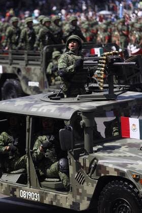 Members of Mexican Armed Forces take part in a parade part of the celebrations of the 207th anniversary of Mexican Independence, in Mexico City, Mexico, 16 September 2017. Mexico celebrates its 207th indepencence anniversary from Spain on 16 September. 207th anniversary of the Mexican Independence !ACHTUNG: NUR REDAKTIONELLE NUTZUNG!  Copyright: xSashenkaxGutierrezx MEX301 20170916-636411934284133285