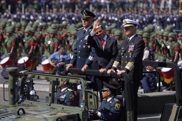 Mexican President Enrique Pena Nieto (C), Mexican Secretary of Defence Salvador Cienfuegos (L) and Mexican Navy Secretary Vidal Francisco Soberon (R) attend a parade part of the celebrations of the 207th anniversary of Mexican Independence, in Mexico City, Mexico, 16 September 2017. Mexico celebrates its 207th indepencence anniversary from Spain on 16 September. 207th anniversary of the Mexican Independence !ACHTUNG: NUR REDAKTIONELLE NUTZUNG!  Copyright: xSashenkaxGutierrezx MEX301 20170916-636411934913749285