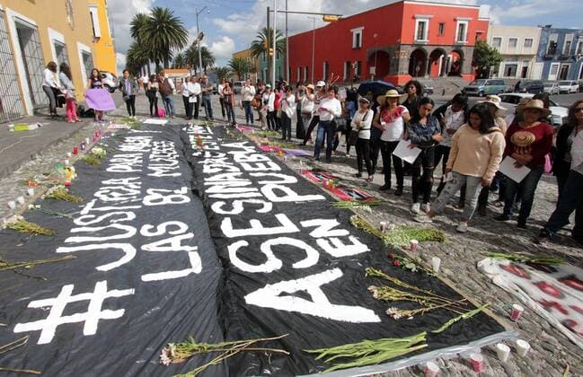 Mexiko: Trauer um vermisste Mara Fernanda Castilla September 16, 2017 - EUM20170916NAC72.JPG.PUEBLA, Pue., Protest Protesta-Mara Castilla.- Estudiantes de distintas universidades de esta entidad se reunen el sabado 16 de septiembre de 2017 frente a las oficinas de Casa Aguayo, sede del gobierno estatal, para exigir justicia tras el asesinato de la joven Mara Fernanda Castilla. Foto: Agencia EL UNIVERSAL EVZ  - ZUMAu78_ 20170916_zaf_u78_098 Copyright: xOmarcontrerasx