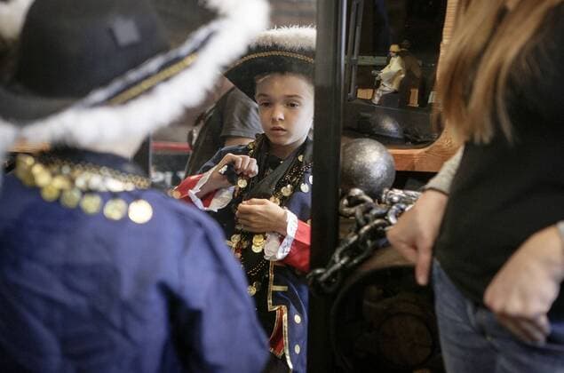 (170916) -- RICHMOND(CANADA), Sept. 16, 2017 -- A boy dressed in pirate costume is seen during the Pirate Weekend event at the Gulf of Georgia Cannery National Historic Site in Richmond, Canada, Sept. 16, 2017. ) CANADA-RICHMOND-PIRATE WEEKEND LiangxSen 