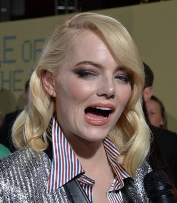 Cast member Emma Stone attends the premiere of the biographical sports comedy Battle of the Sexes at the Regency Village Theatre in the Westwood section of Los Angeles on September 16, 2017. Storyline: The true story of the 1973 tennis match between World number one Billie Jean King and ex-champ and serial hustler Bobby Riggs.  LAP2017091649 JIMxRUYMEN