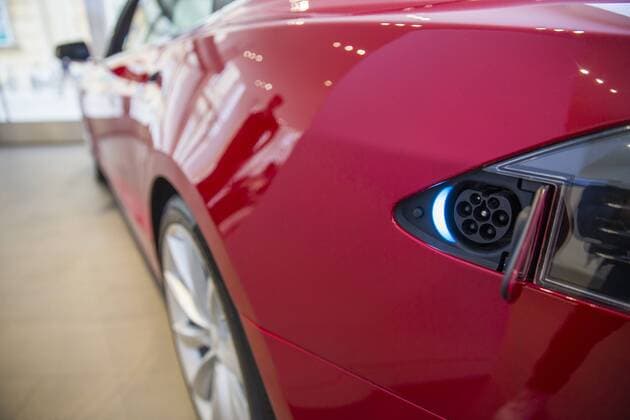 September 16, 2017 - Vienna, Austria - Tesla Model S electric automobile inside a Tesla Inc. store in Vienna, Austria, on September 16, 2017. Vienna Austria  - ZUMAn230 20170916_zaa_n230_750 Copyright: xManuelxRomanox