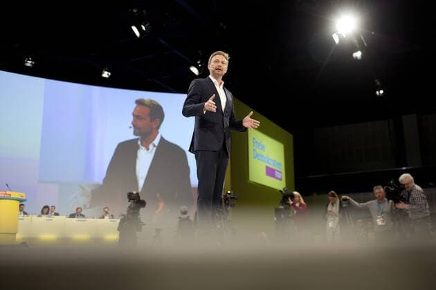 Deutsche Parteien: FDP. Wiedereinzug in den Bundestag 2017 Deutschland, Berlin, Estrel Convention Center, Ausserordentlicher Bundesparteitag der FDP, Christian Lindner, 16.09.2017 *** Germany Berlin Estrel Convention Center extraordinary Federal Party the FDP Christian Lindner 16 09 2017