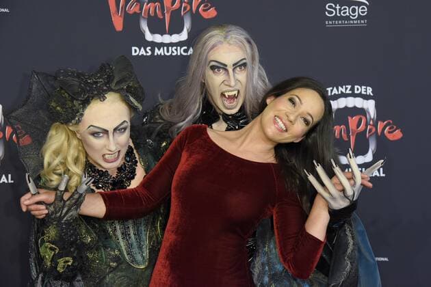 Nandini Mitra at the Dance the Vampire Musical premiere in Stage Theatre to the Elbe in Hamburg at 17 09 2017