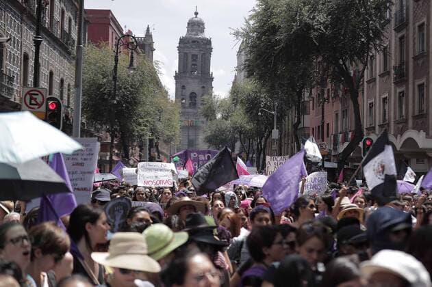 Mexiko: Trauer um vermisste Mara Fernanda Castilla September 17, 2017 - EUM20170917SOC05.JPG.CIUDAD DE MEXICO, ProtestsProtesta-Feminicidio.- Aspectos de la marcha que tiene lugar este 17 de septiembre de 2017 desde el Zocalo capitalino rumbo a la Procuraduria General de la Republica, para exigir a autoridades federales y gobierno de Puebla el esclarecimiento y castigo a quien resulte responsable del feminicidio de la joven Mara Fernanda Castilla. Foto: Agencia EL UNIVERSALAlejandro AcostaAFBV  - ZUMAu78_ 20170917_zaf_u78_023 Copyright: xElxUniversalx