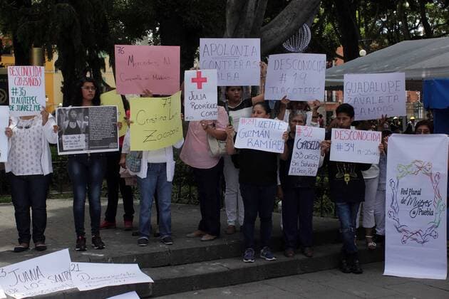 Mexiko: Trauer um vermisste Mara Fernanda Castilla September 17, 2017 - EUM20170917NAC03.JPG.PUEBLA, Pue., Protests Protesta-Feminicidio.- Diversas organizaciones y colectivos se manifestaron en el Zocalo de Puebla este 17 de septiembre de 2017 para solicitar que se ejerza la alerta de genero en el estado, tras el asesinato de la joven Mara Fernanda Castilla, quien estudiaba en la Universidad Popular Autonoma del Estado de Puebla (UPAEP). Foto: Agencia EL UNIVERSAL AFBV  - ZUMAu78_ 20170917_zaf_u78_028 Copyright: xOmarcontrerasx