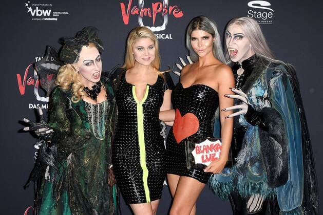 Yvonne Woelke with Micaela Schäfer at the Musical Premiere from Dance the Vampire at 17 09 2017 in Hamburg Dance the Vampire Musical Premiere in Hamburg 2017