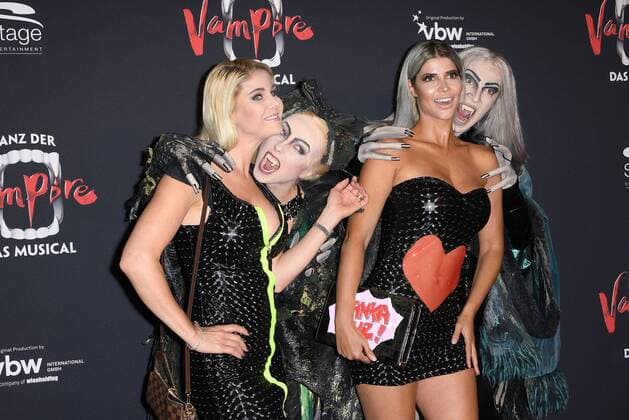 Yvonne Woelke with Micaela Schäfer at the Musical Premiere from Dance the Vampire at 17 09 2017 in Hamburg Dance the Vampire Musical Premiere in Hamburg 2017