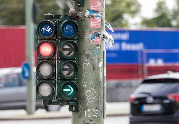 12 09 2017 Berlin Germany ger a Bike lights for Turn shows Green
