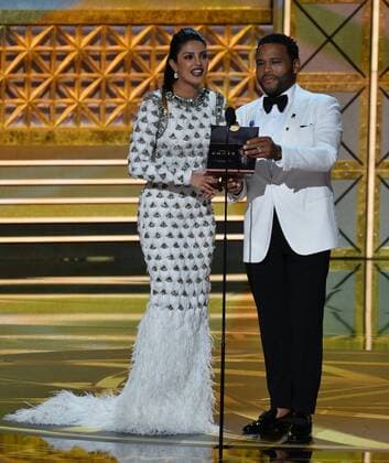 Actors Priyanka Chopra and Anthony Anderson onstage during the 69th annual Primetime Emmy Awards at Microsoft Theater in Los Angeles on September 17, 2017.  LAP201709170258 JIMxRUYMEN