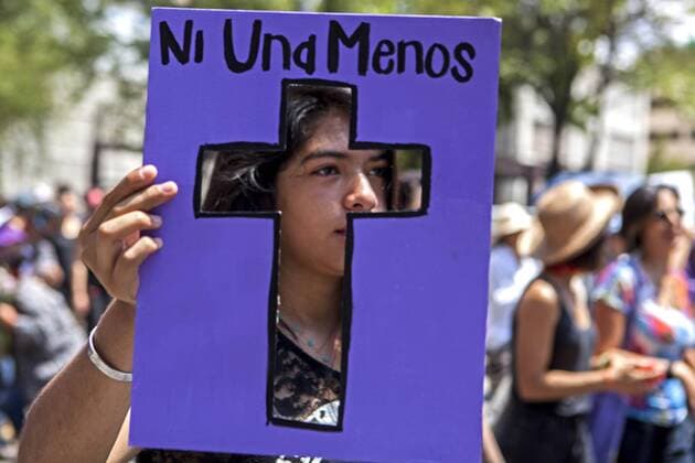 Bilder des Tages September 17, 2017 - EUM20170917NAC19.JPG.CIUDAD DE MEXICO, Protests Protesta-Feminicidio.- 17 de septiembre de 2017.- Aspectos de las protestas por parte de mujeres que marcharon este domingo del zocalo capitalino a la Procuraduria General de la Republica (PGR) en Paseo de la Reforma para exigir a autoridades federales y al gobierno de Puebla el esclarecimiento y castigo al o los responsables del asesinato de Mara Fernanda Castilla. Foto: Agencia EL UNIVERSAL RCC.  - ZUMAu78_ 20170917_zaf_u78_088 Copyright: xCamilaxMatax