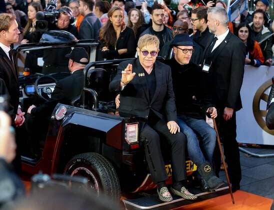 . 18 09 2017. London, United Kingdom. Kingsman: The Golden Circle world premiere. Sir Elton John driven away at the Kingsman: The Golden Circle world premiere in London.  xDinendraxHariax xi-Imagesx IIM-15901-0070