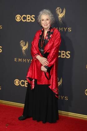 Berühmte Feministinnen, Margaret Atwood LOS ANGELES - SEP 17: Margaret Atwood at the 69th Primetime Emmy Awards - Arrivals at the Microsoft Theater on September 17, 2017 in Los Angeles, CA  Copyright: xKathyxHutchinsx xIPAx xHutchinsxPhotox