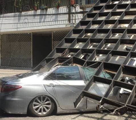 View of the damage following a magnitude 7.1 earthquake on the Richter scale that shook the Mexican capital today and caused panic scenes just as 32 years of power earthquake that caused thousands of deaths in Mexico City, Mexico, 19 September 2017. A strong earthquake shakes Mexico s capital and causes scenes of panic !ACHTUNG: NUR REDAKTIONELLE NUTZUNG!  Copyright: xAlejandroxCruzx MEX40 20170919-636414527922473910