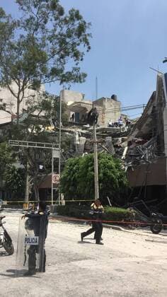 View of the damage following a magnitude 7.1 earthquake on the Richter scale that shook the Mexican capital today and caused panic scenes just as 32 years of power earthquake that caused thousands of deaths in Mexico City, Mexico, 19 September 2017. A strong earthquake shakes Mexico s capital and causes scenes of panic !ACHTUNG: NUR REDAKTIONELLE NUTZUNG!  Copyright: xAlexxCruzx MEX40 20170919-636414556464304524