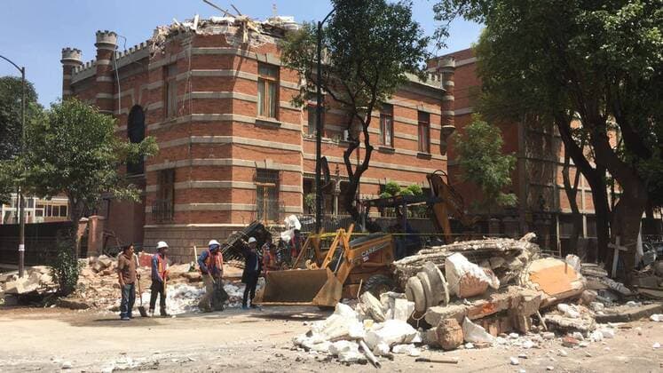 View of the damage following a magnitude 7.1 earthquake on the Richter scale that shook the Mexican capital today and caused panic scenes just as 32 years of power earthquake that caused thousands of deaths in Mexico City, Mexico, 19 September 2017. A strong earthquake shakes Mexico s capital and causes scenes of panic !ACHTUNG: NUR REDAKTIONELLE NUTZUNG!  Copyright: xAlejandroxCruzx MEX40 20170919-636414556474222524