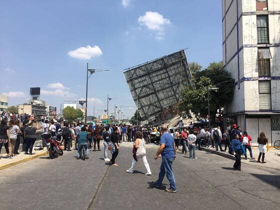 September 19, 2017 - Mexico, Mexico, MEXICO - A powerful 7.1 earthquake strikes Mexico City on Tuesday September 19, 2017 collapsing buildings and sending thousands fleeing into streets exactly 32 years in the anniversary of the1985 devestating earthquake. Mexico MEXICO - ZUMAp124 20170919_zaa_p124_001 Copyright: xArmandoxMenesesx