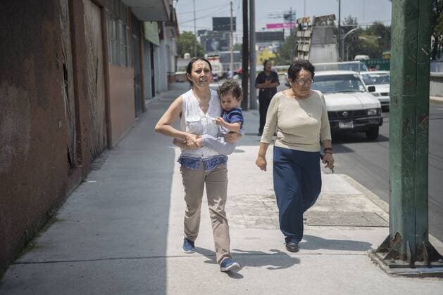 September 19, 2017 - Mexico City, Mexico - People run in the streets after a powerful earthquake jolted Mexico City today. A magnitude 7.1 earthquake shook central Mexico on Tuesday, collapsing some buildings and scattering rubble on the streets on the anniversary of a strong 1985 quake. Mexico City Mexico - ZUMAa136 20170919_zap_a136_018 Copyright: xJoelxAlvarezx