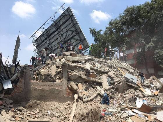 September 19, 2017 - Mexico City, Mexico - A powerful 7.1 earthquake strikes Mexico City on Tuesday collapsing buildings and sending thousands fleeing into streets exactly 32 years on the anniversary of the1985 devestating earthquake. Mexico City Mexico - ZUMAp124 20170919_zaa_p124_002 Copyright: xArmandoxMenesesx