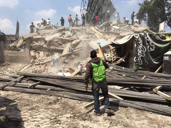 September 19, 2017 - Mexico City, Mexico - A powerful 7.1 earthquake strikes Mexico City on Tuesday collapsing buildings and sending thousands fleeing into streets exactly 32 years in the anniversary of the 1985 devastating earthquake. Mexico City Mexico - ZUMAp124 20170919_zaa_p124_004 Copyright: xArmandoxMenesesx