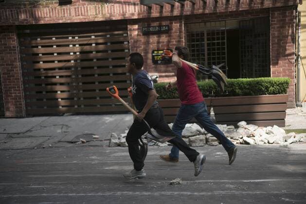 September 19, 2017 - Mexico City, Mexico City, MX - People run in the streets after a powerful earthquake jolted Mexico City today. A magnitude 7.1 earthquake shook central Mexico on Tuesday, collapsing some buildings and scattering rubble on the streets on the anniversary of a strong 1985 quake. Mexico City MX - ZUMAa136 20170919_zap_a136_052 Copyright: xJoelxAlvarezx